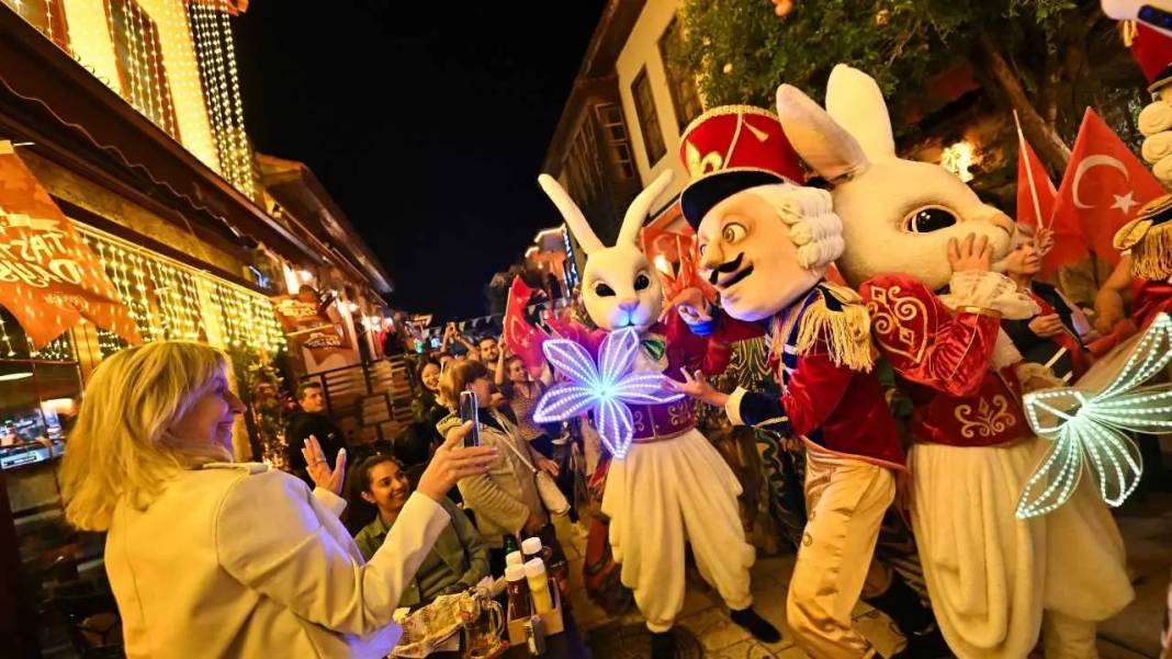 Kaleiçi’nde Dünya Sahne Alıyor: 21 Ülke, 26 Şehir, Tek Festival! 3